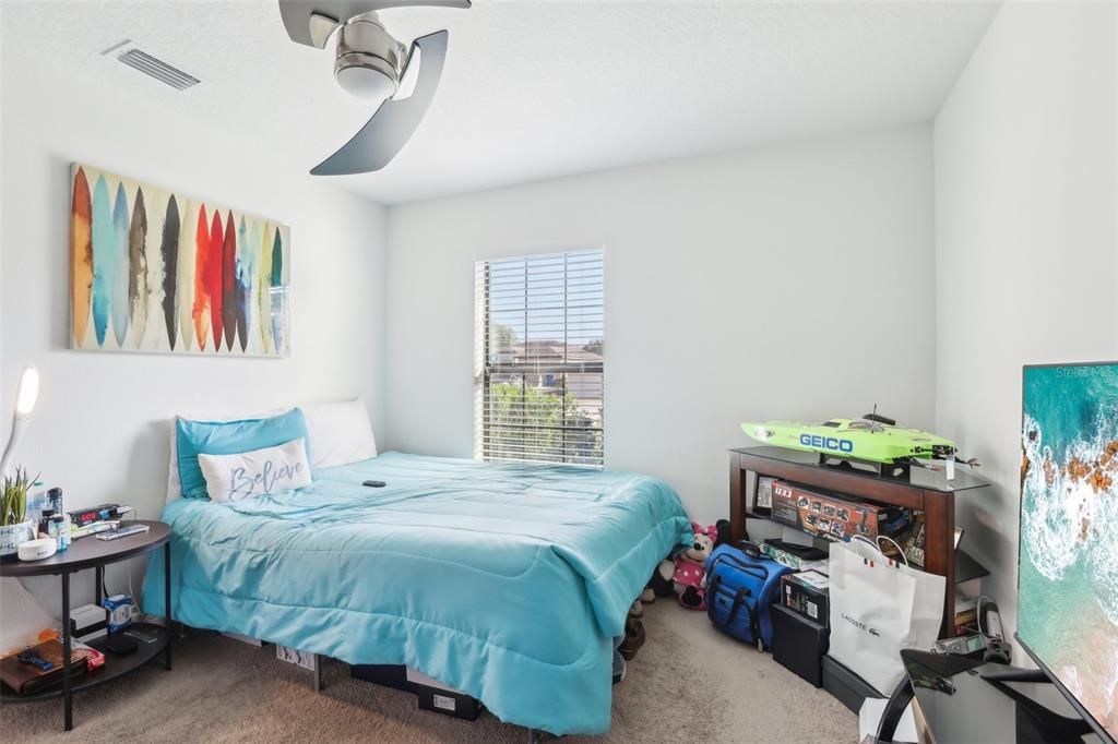 合同活跃: $250,000 (2 贝兹, 2 浴室, 1044 平方英尺)