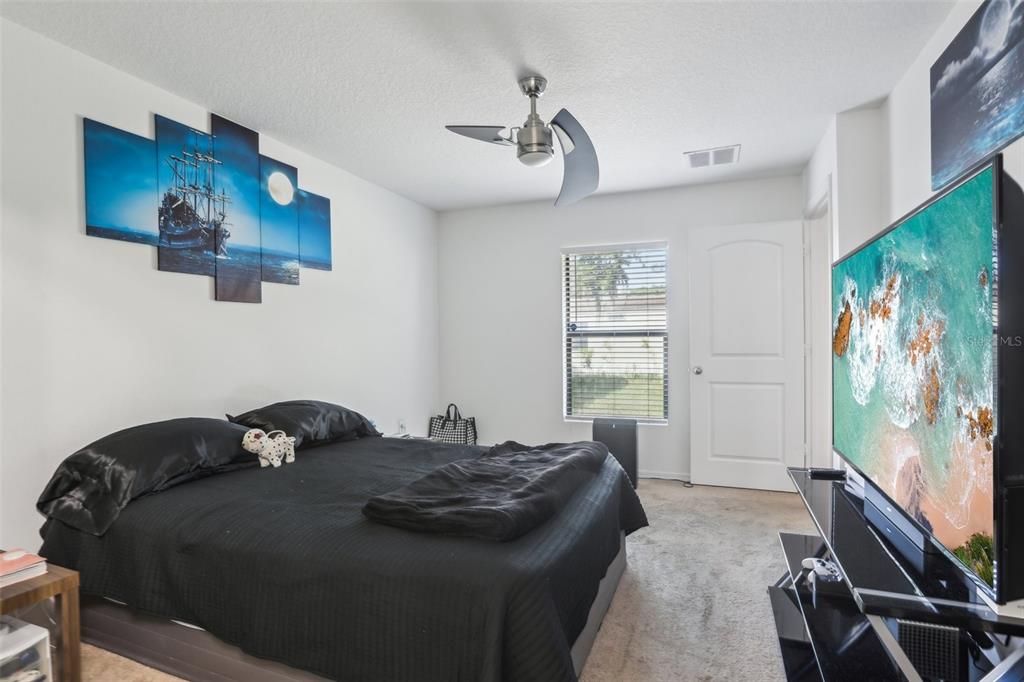 合同活跃: $250,000 (2 贝兹, 2 浴室, 1044 平方英尺)