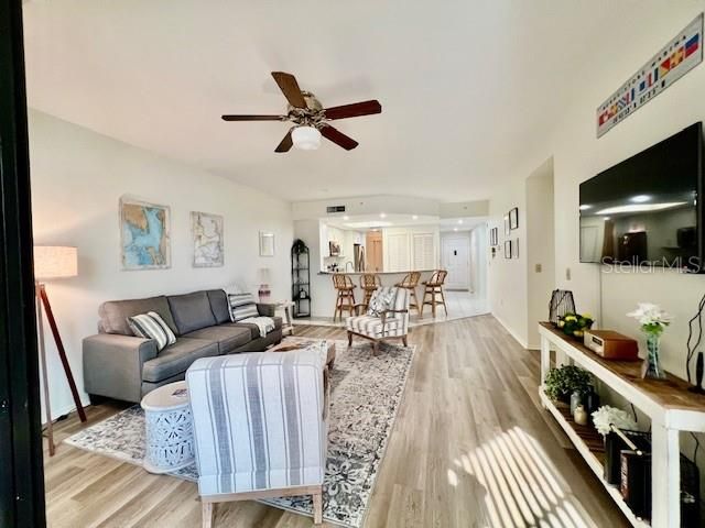 В аренду: $5,000 (2 спален, 2 ванн, 1148 Квадратных фут)