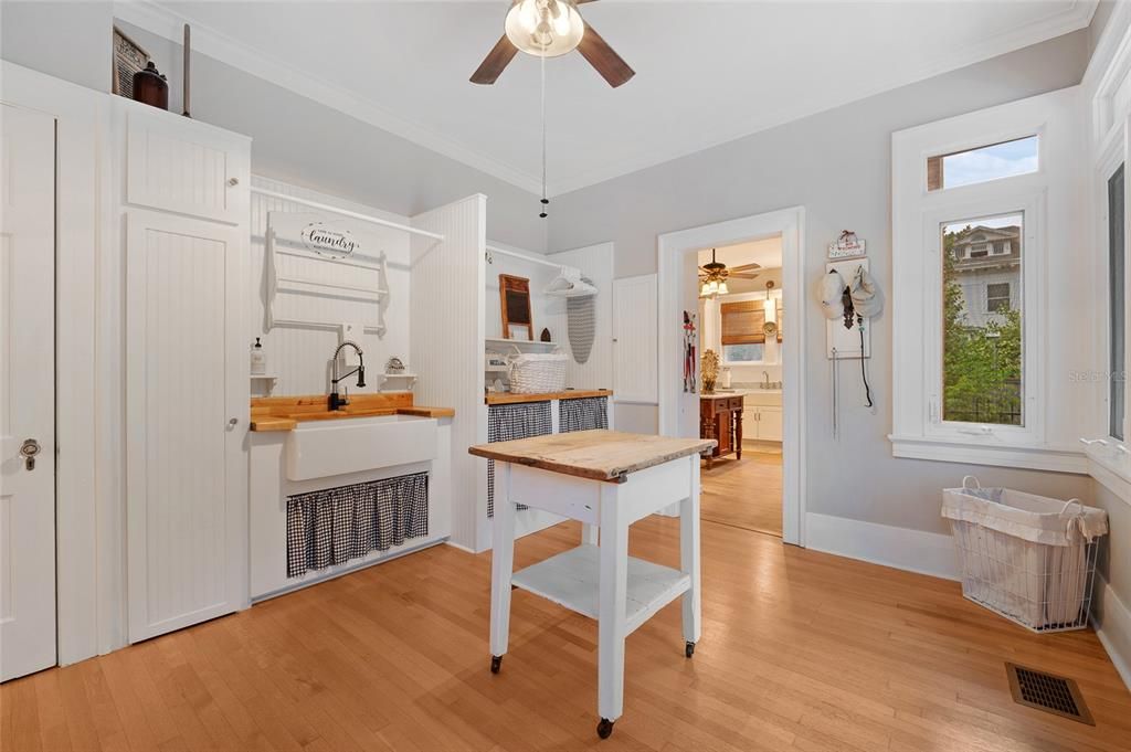 For Sale: $1,700,000 (4 beds, 4 baths, 5233 Square Feet)