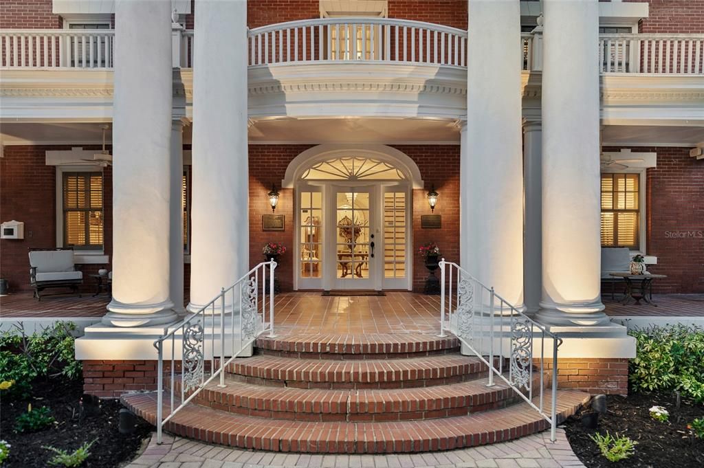 For Sale: $1,700,000 (4 beds, 4 baths, 5233 Square Feet)