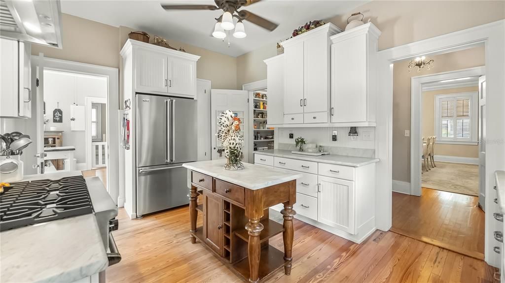 For Sale: $1,700,000 (4 beds, 4 baths, 5233 Square Feet)