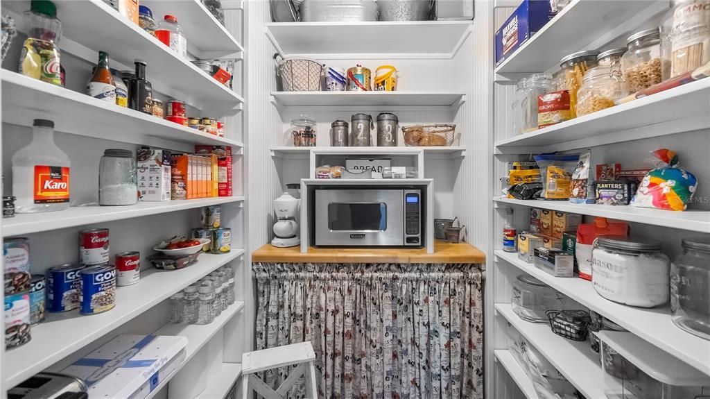 For Sale: $1,700,000 (4 beds, 4 baths, 5233 Square Feet)