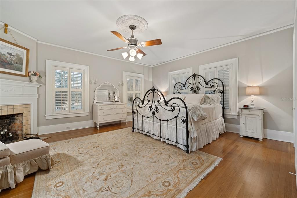 For Sale: $1,700,000 (4 beds, 4 baths, 5233 Square Feet)