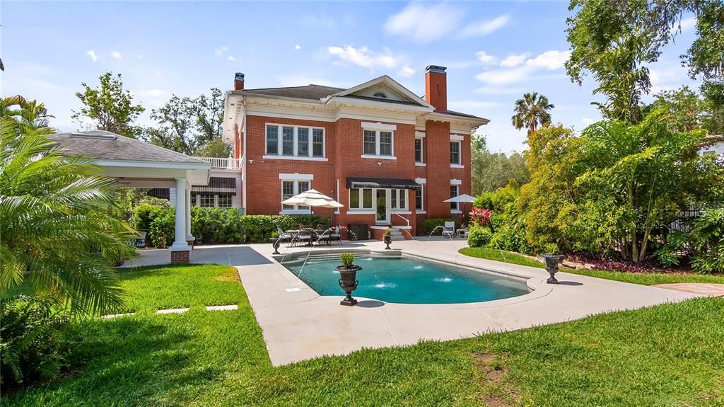 For Sale: $1,700,000 (4 beds, 4 baths, 5233 Square Feet)