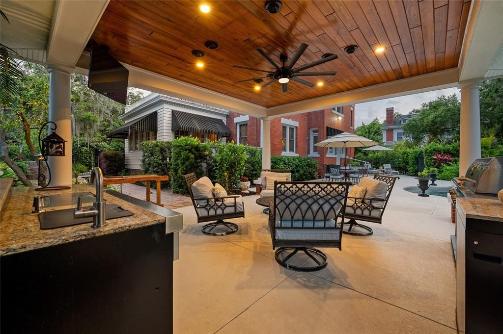 For Sale: $1,700,000 (4 beds, 4 baths, 5233 Square Feet)