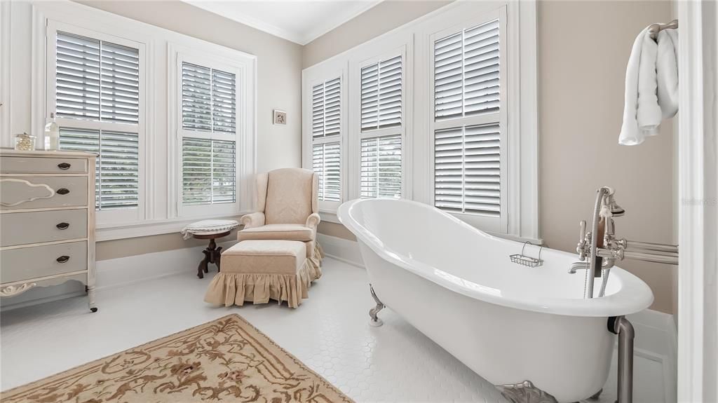 For Sale: $1,700,000 (4 beds, 4 baths, 5233 Square Feet)