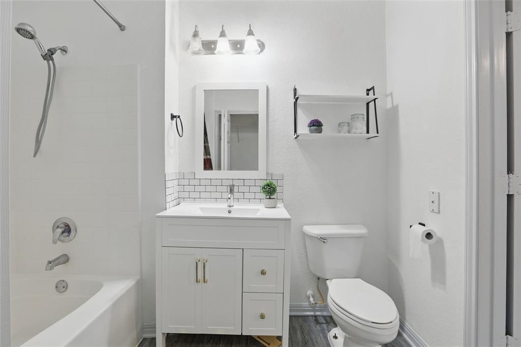 待售: $219,000 (2 贝兹, 2 浴室, 1053 平方英尺)