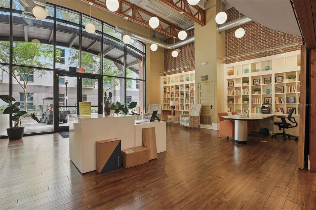 待售: $219,000 (2 贝兹, 2 浴室, 1053 平方英尺)