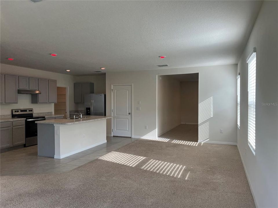 出租: $2,690 (5 贝兹, 3 浴室, 2528 平方英尺)