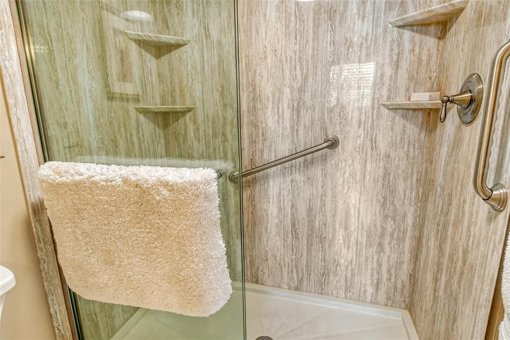 出租: $3,000 (2 贝兹, 2 浴室, 928 平方英尺)