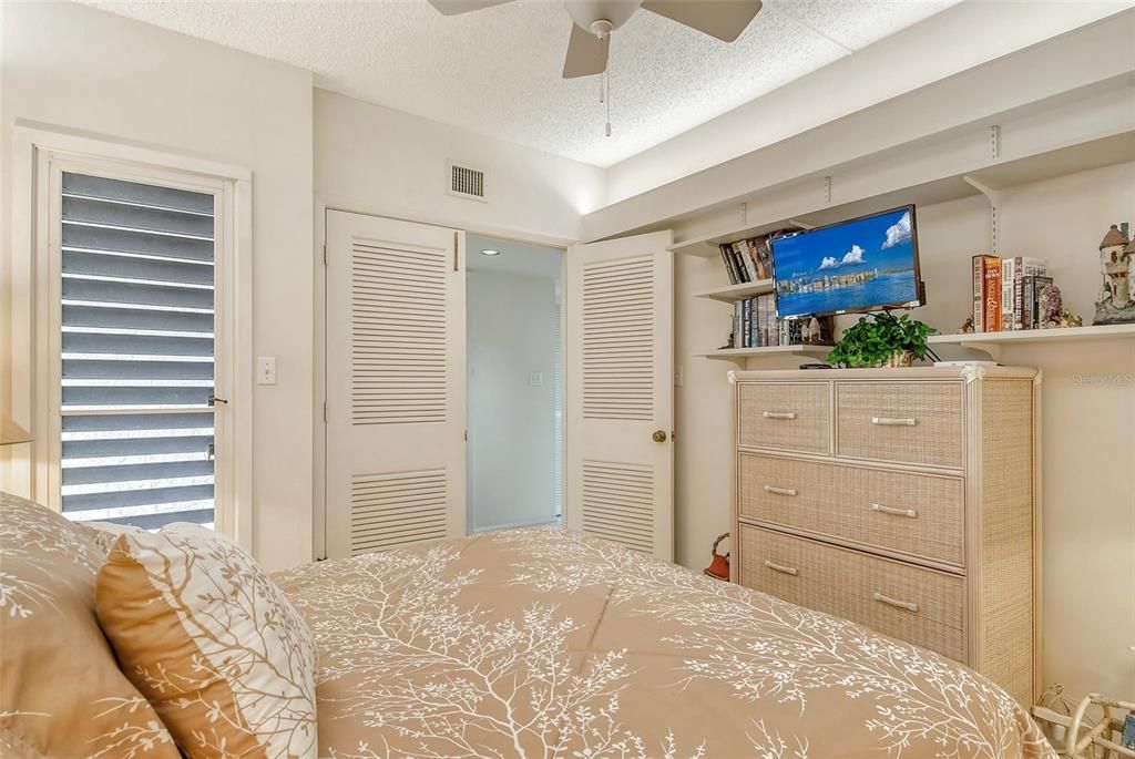 出租: $3,000 (2 贝兹, 2 浴室, 928 平方英尺)