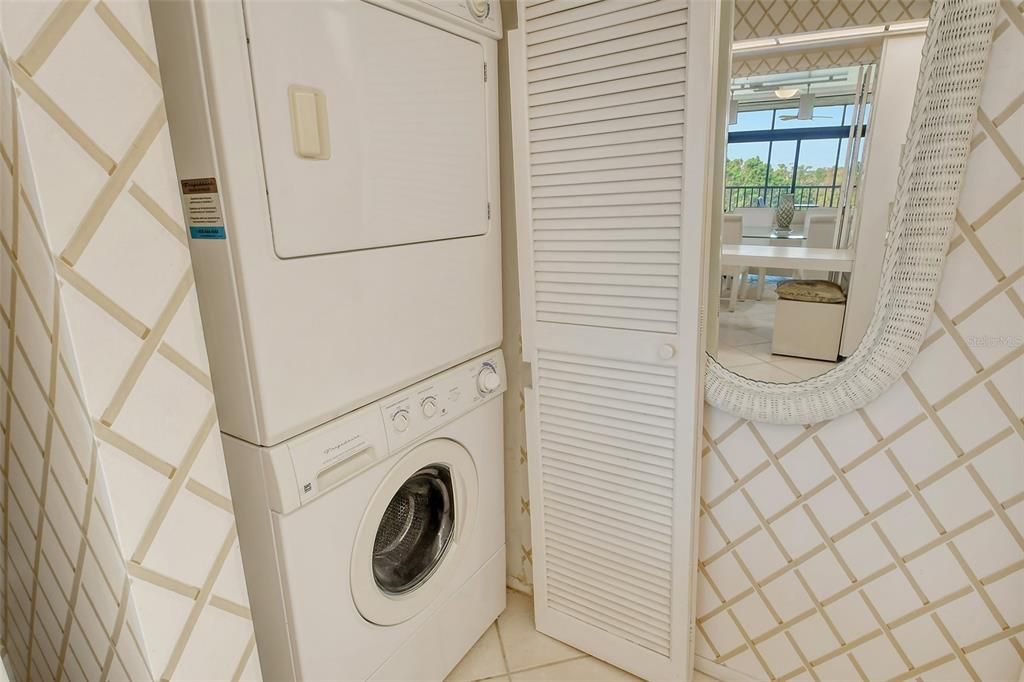 出租: $3,000 (2 贝兹, 2 浴室, 928 平方英尺)