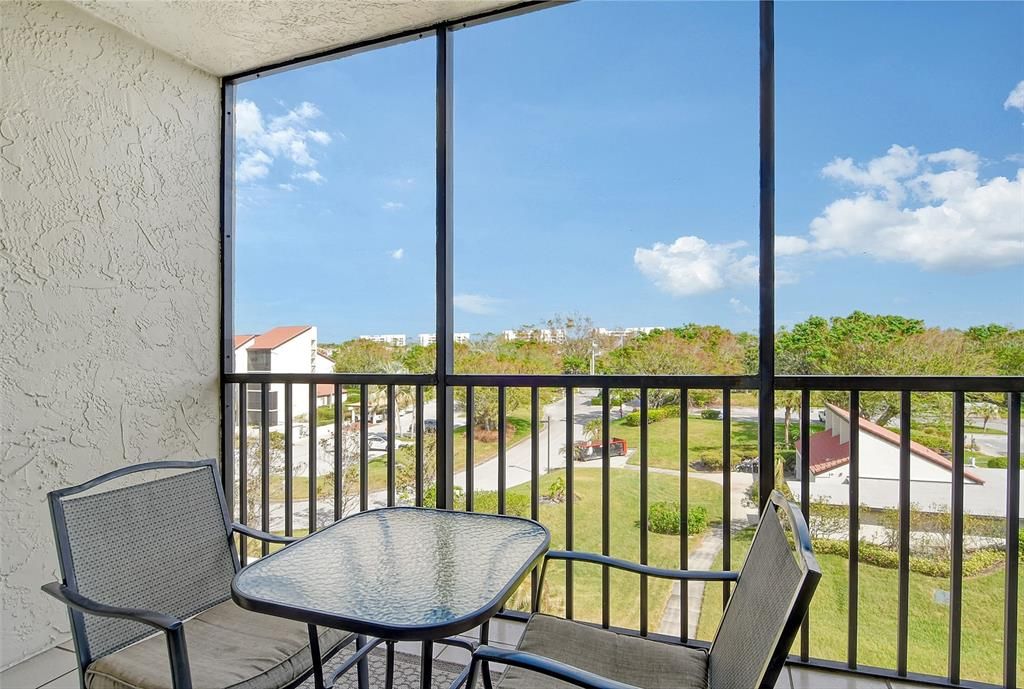 出租: $3,000 (2 贝兹, 2 浴室, 928 平方英尺)