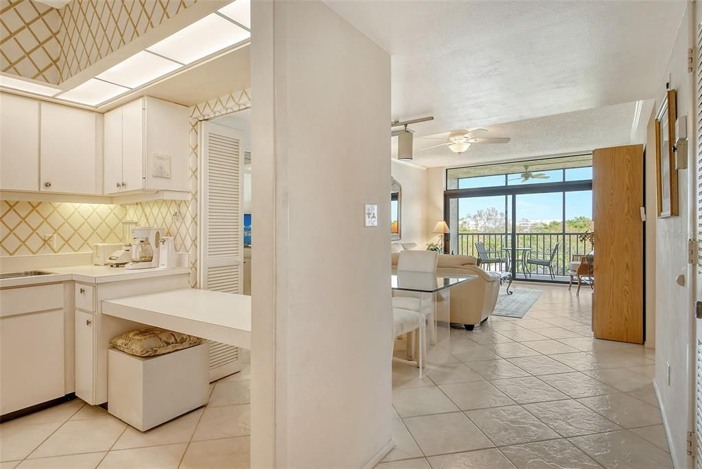 出租: $3,000 (2 贝兹, 2 浴室, 928 平方英尺)