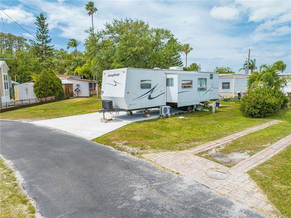 На продажу: $85,000 (0.06 acres)