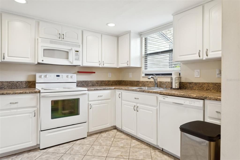 Active With Contract: $185,000 (2 beds, 2 baths, 1120 Square Feet)