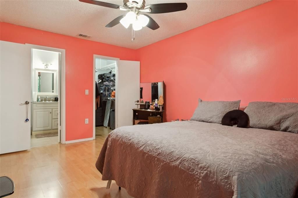 Active With Contract: $185,000 (2 beds, 2 baths, 1120 Square Feet)