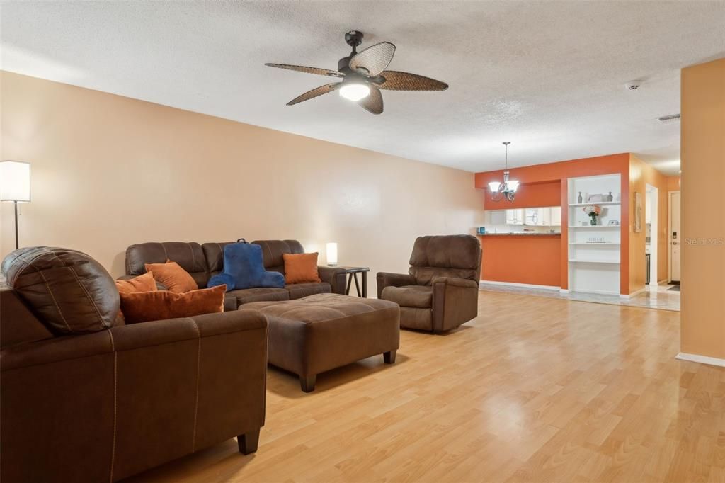 Active With Contract: $185,000 (2 beds, 2 baths, 1120 Square Feet)