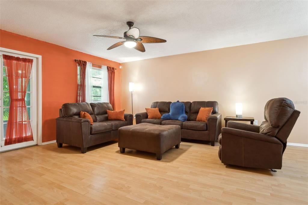 Active With Contract: $185,000 (2 beds, 2 baths, 1120 Square Feet)