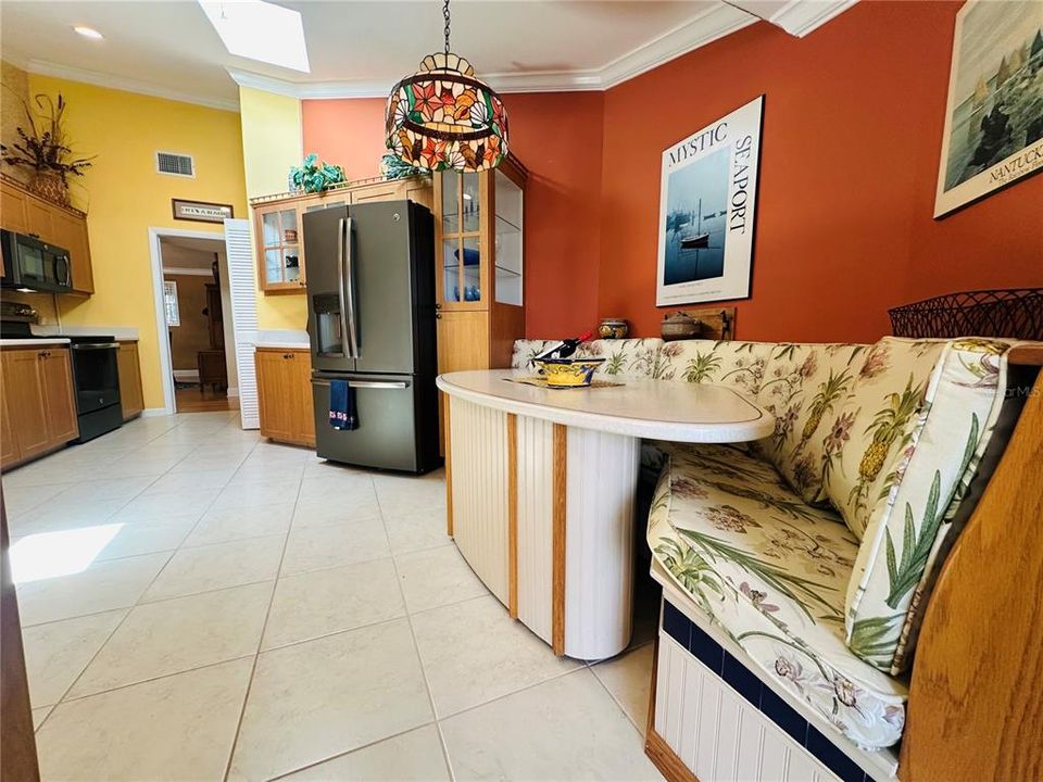 Activo con contrato: $1,570,000 (4 camas, 3 baños, 2651 Pies cuadrados)