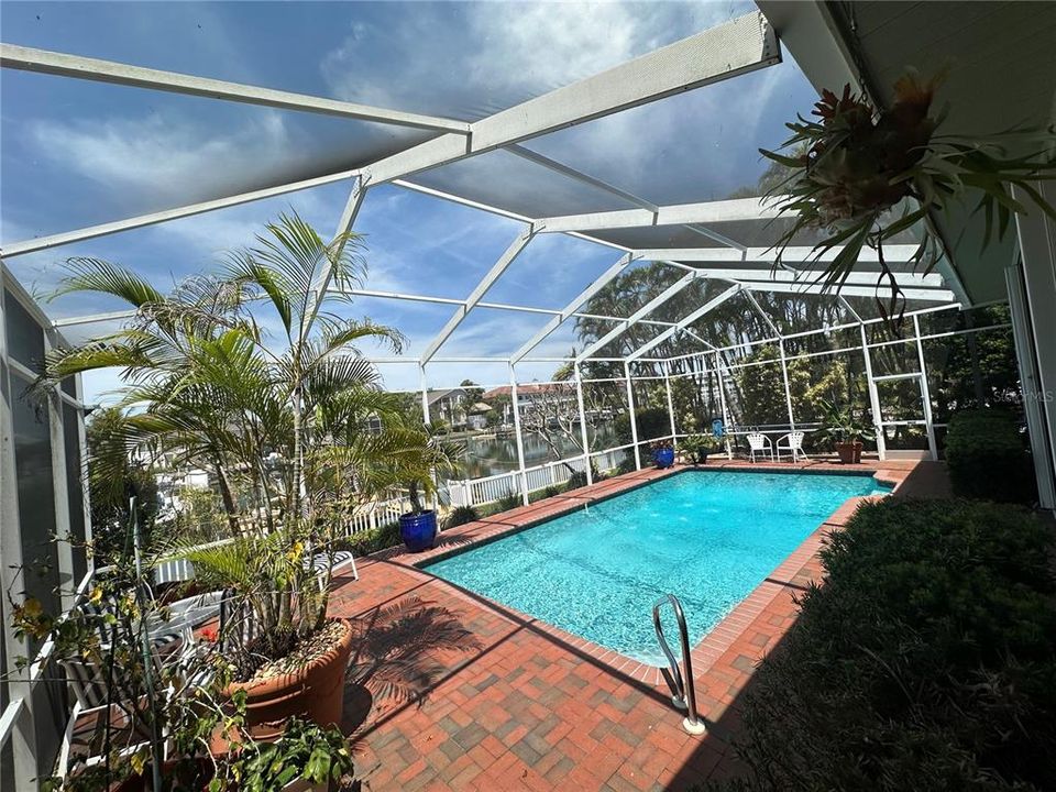 Activo con contrato: $1,570,000 (4 camas, 3 baños, 2651 Pies cuadrados)