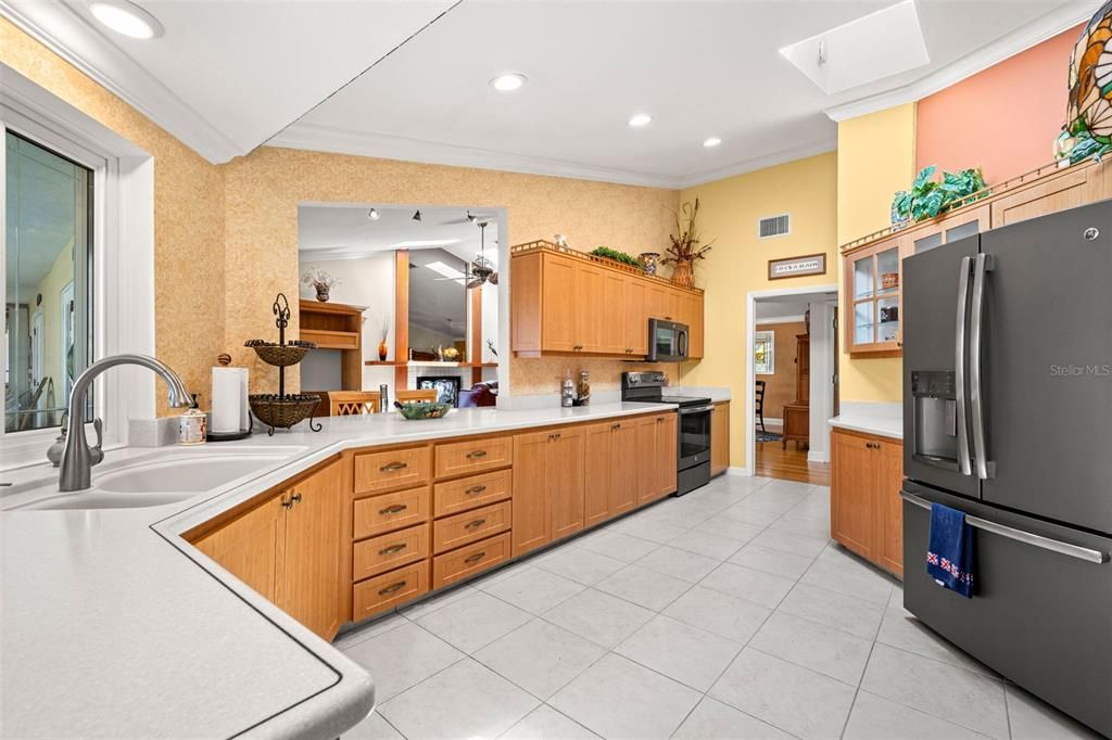 Activo con contrato: $1,570,000 (4 camas, 3 baños, 2651 Pies cuadrados)