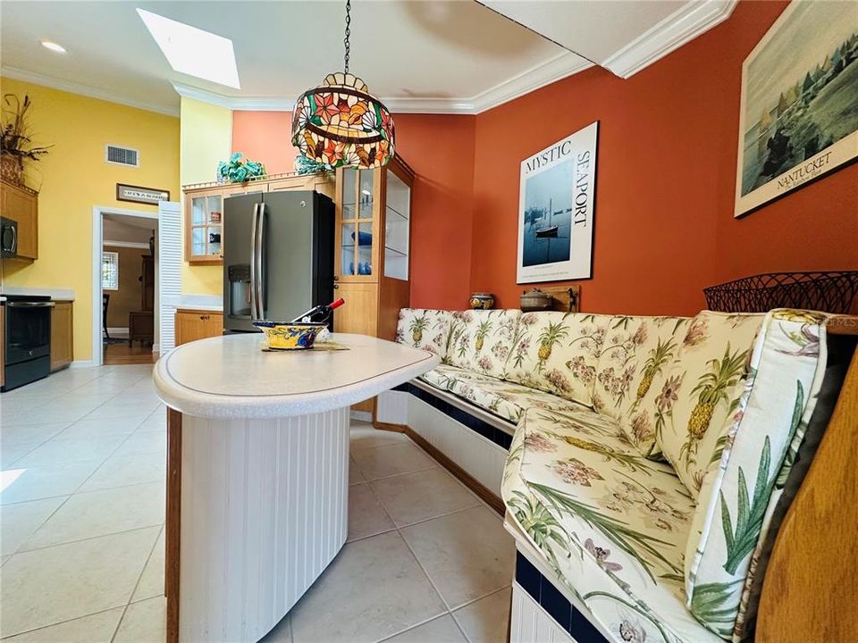 Activo con contrato: $1,570,000 (4 camas, 3 baños, 2651 Pies cuadrados)