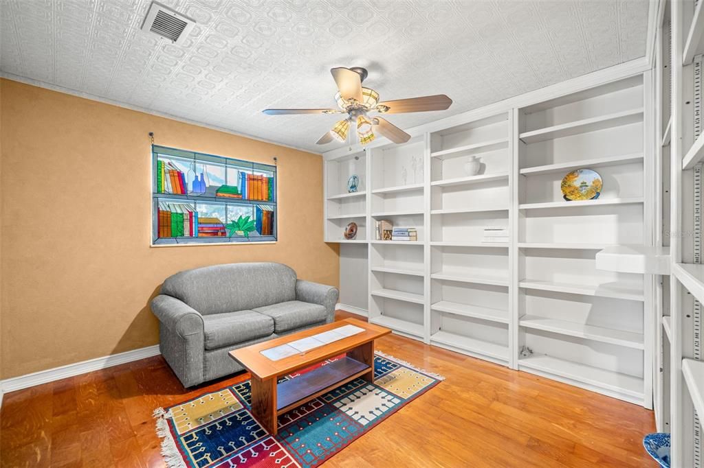 Activo con contrato: $1,570,000 (4 camas, 3 baños, 2651 Pies cuadrados)