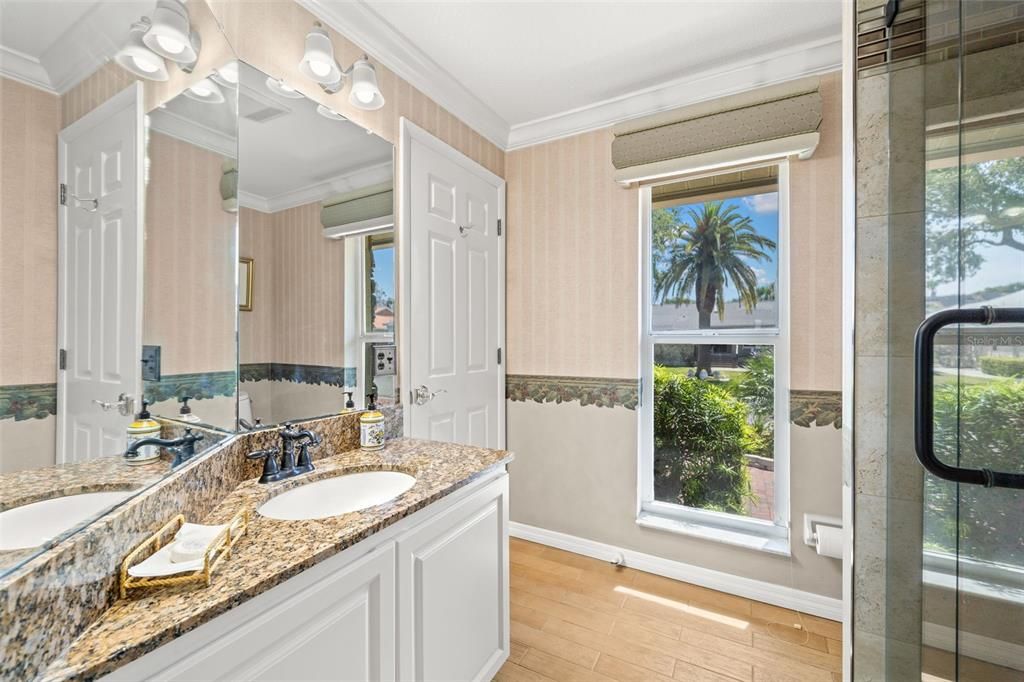 Activo con contrato: $1,570,000 (4 camas, 3 baños, 2651 Pies cuadrados)