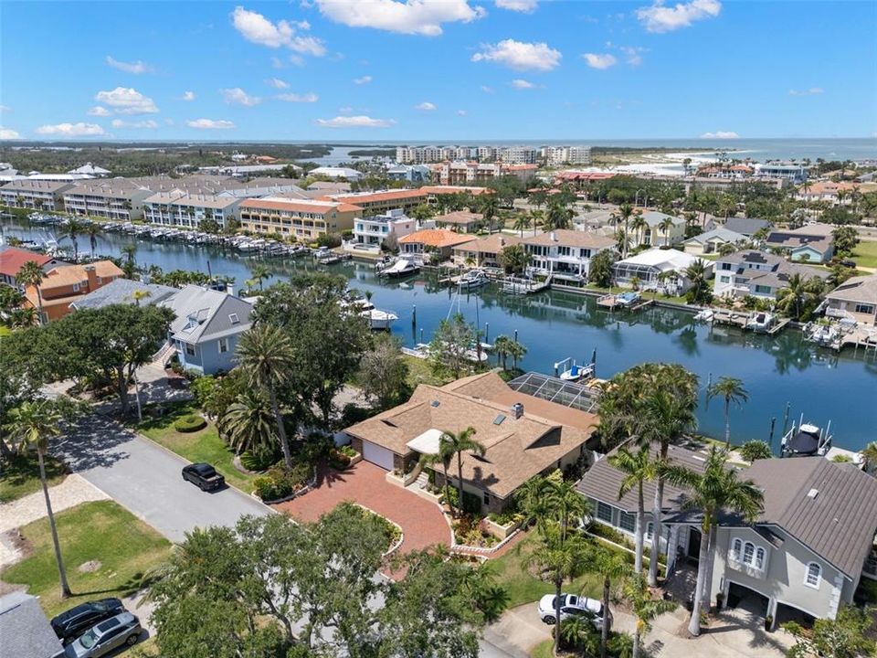 Activo con contrato: $1,570,000 (4 camas, 3 baños, 2651 Pies cuadrados)