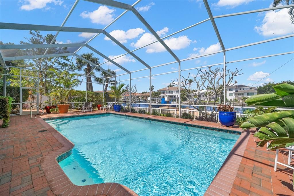 Activo con contrato: $1,570,000 (4 camas, 3 baños, 2651 Pies cuadrados)