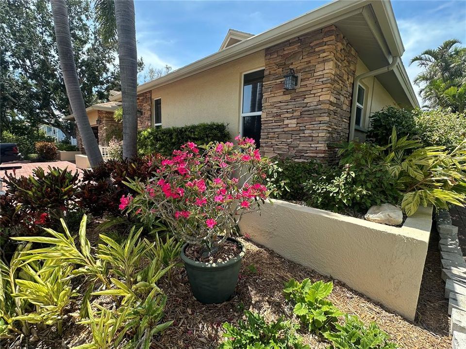 Activo con contrato: $1,570,000 (4 camas, 3 baños, 2651 Pies cuadrados)