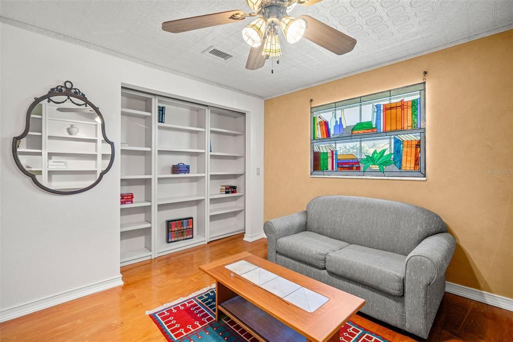 Activo con contrato: $1,570,000 (4 camas, 3 baños, 2651 Pies cuadrados)