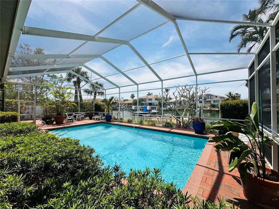 Activo con contrato: $1,570,000 (4 camas, 3 baños, 2651 Pies cuadrados)