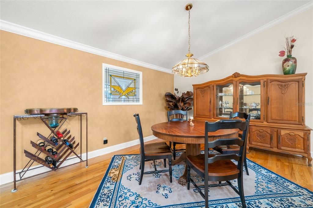 Activo con contrato: $1,570,000 (4 camas, 3 baños, 2651 Pies cuadrados)