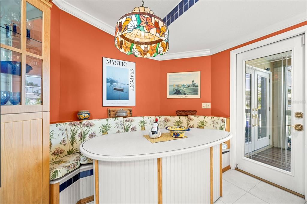 Activo con contrato: $1,570,000 (4 camas, 3 baños, 2651 Pies cuadrados)