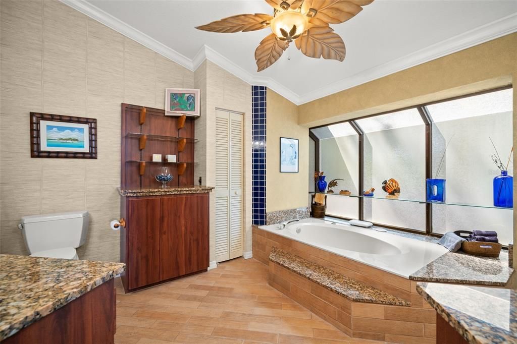 Activo con contrato: $1,570,000 (4 camas, 3 baños, 2651 Pies cuadrados)