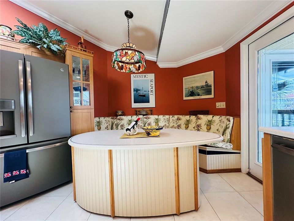 Activo con contrato: $1,570,000 (4 camas, 3 baños, 2651 Pies cuadrados)