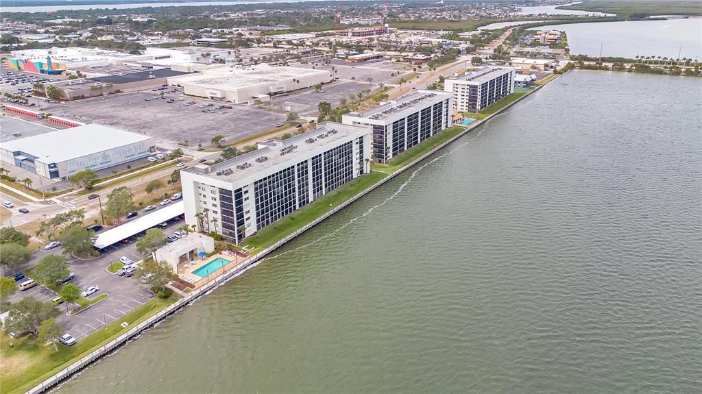 Recently Sold: $405,000 (3 beds, 2 baths, 1909 Square Feet)