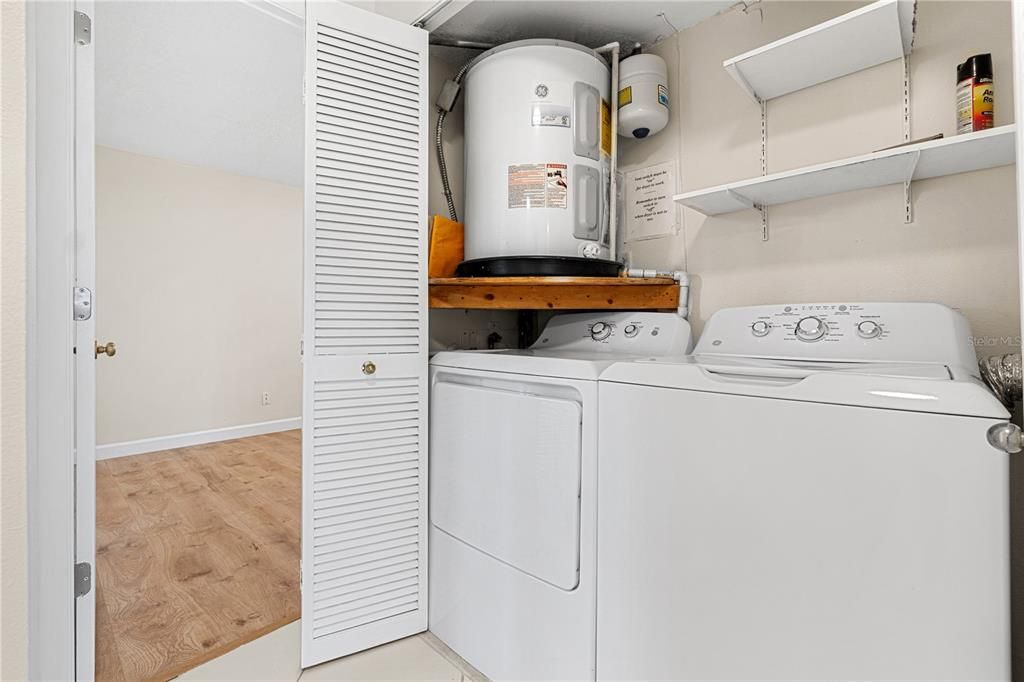 Под контрактом: $2,000 (2 спален, 2 ванн, 1115 Квадратных фут)