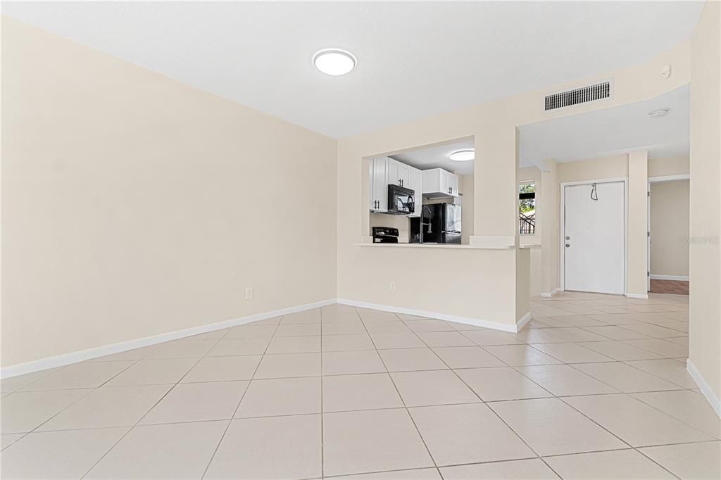 Под контрактом: $2,000 (2 спален, 2 ванн, 1115 Квадратных фут)