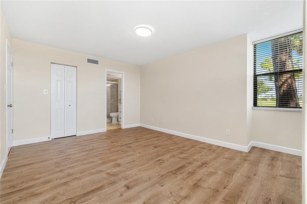 Под контрактом: $2,000 (2 спален, 2 ванн, 1115 Квадратных фут)