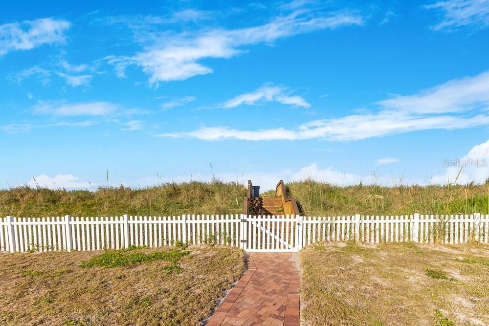 For Sale: $875,000 (0.10 acres)