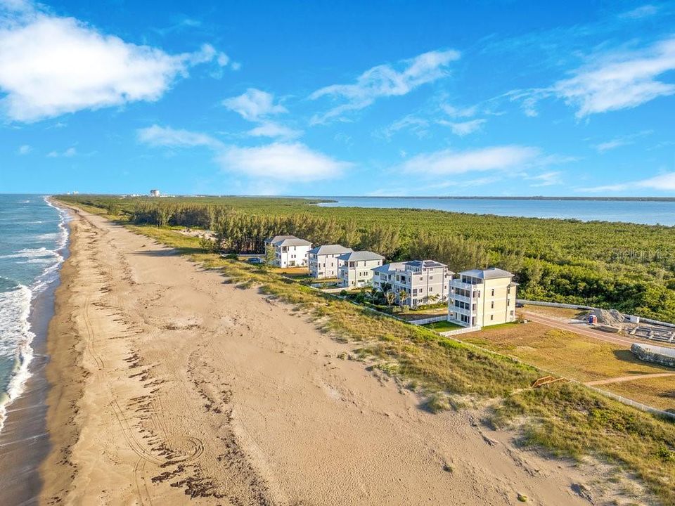 For Sale: $875,000 (0.10 acres)