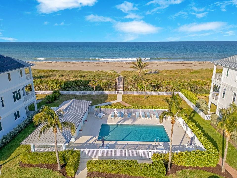 For Sale: $875,000 (0.10 acres)