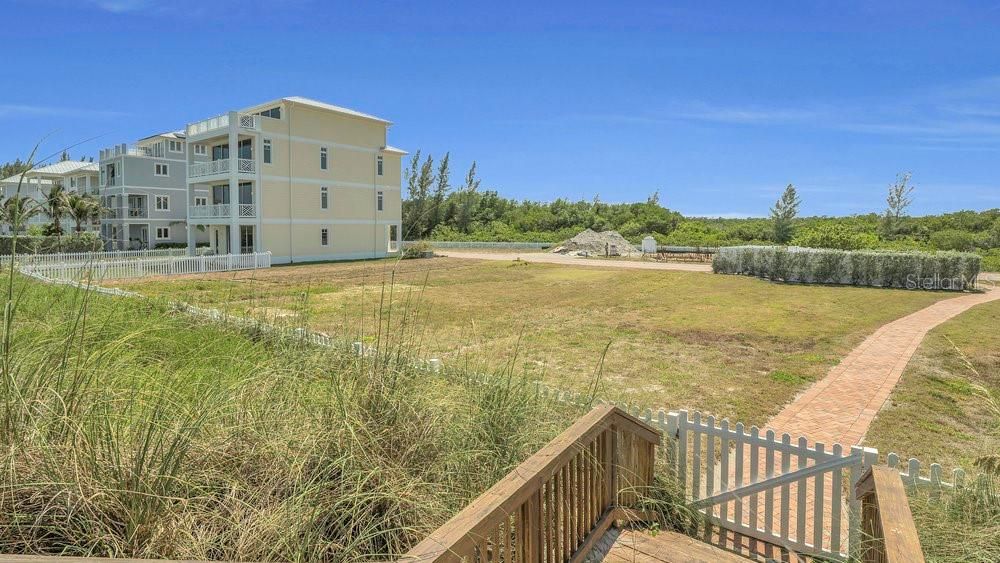 For Sale: $875,000 (0.10 acres)