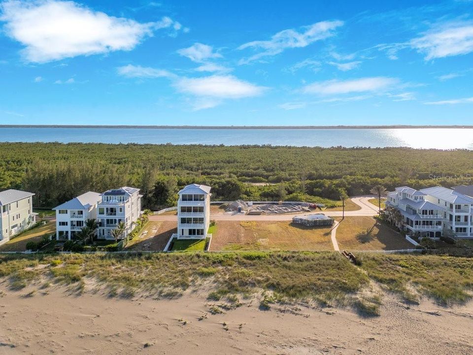 For Sale: $875,000 (0.10 acres)