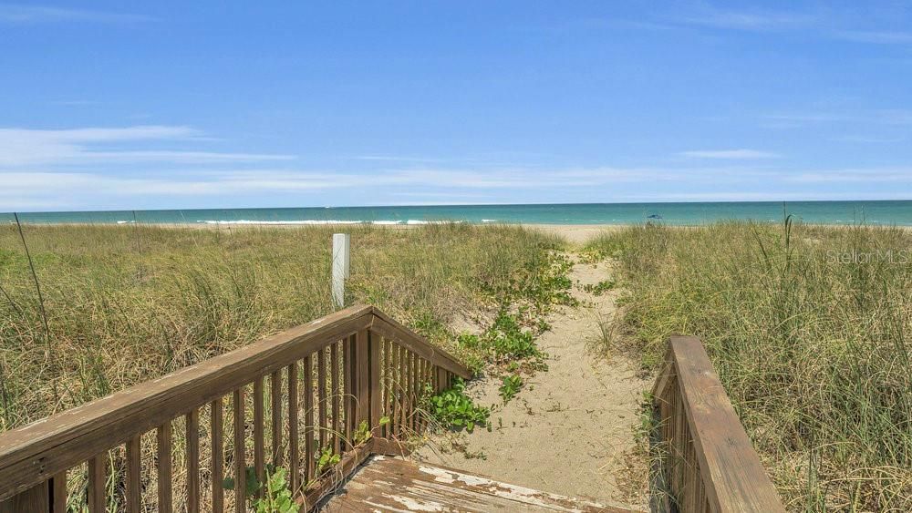 For Sale: $875,000 (0.10 acres)