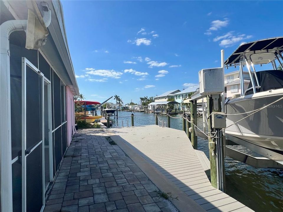 На продажу: $365,000 (2 спален, 2 ванн, 951 Квадратных фут)